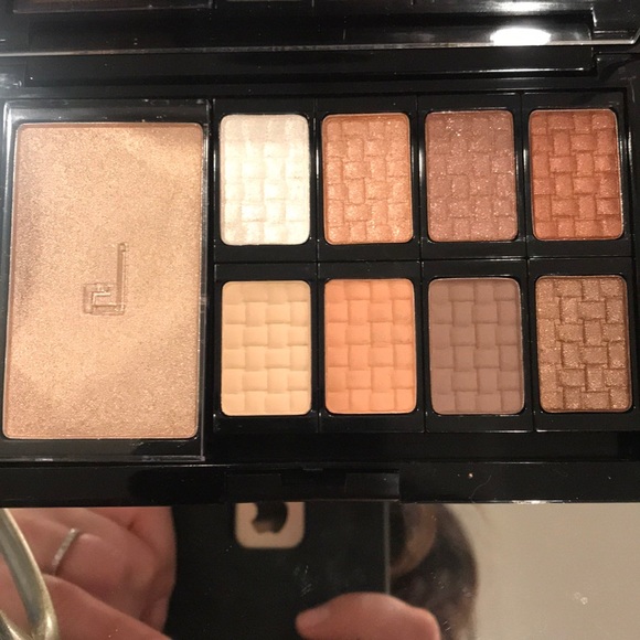 Eyeshadow pallet - Picture 3 of 5